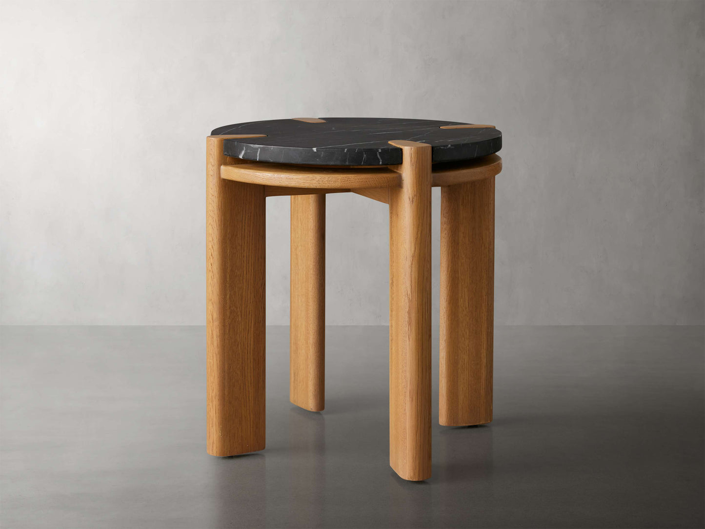 Pyet End Table