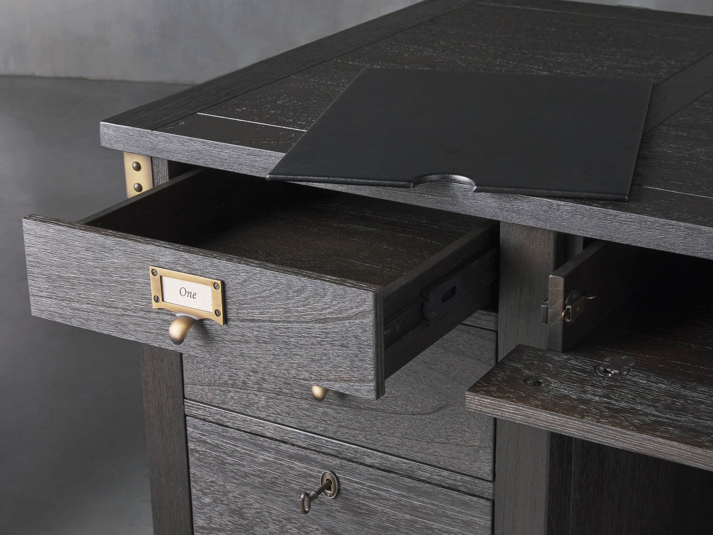 Telegraph Executive Desk