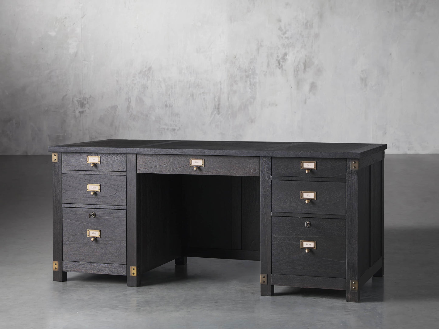 Telegraph Executive Desk