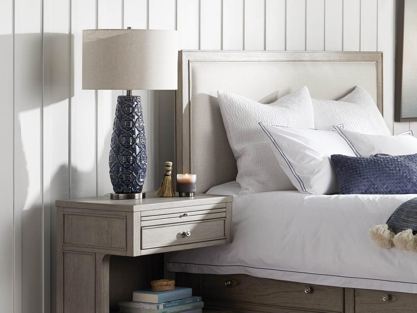 Laurel Ceramic Table Lamp