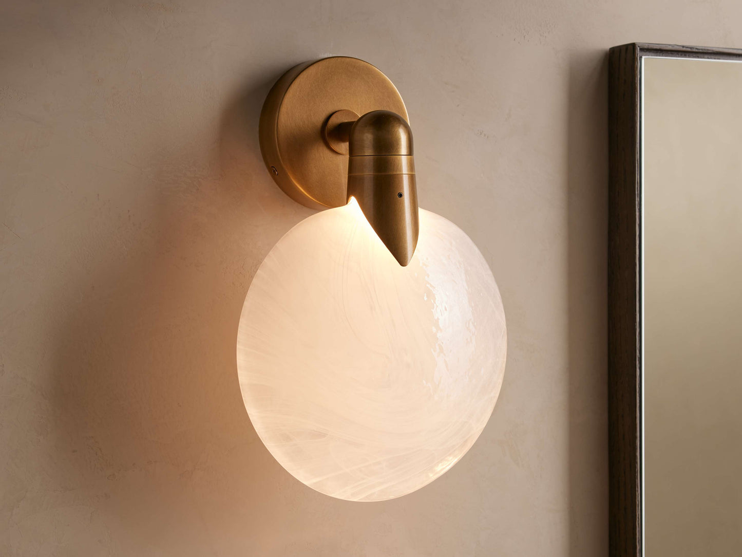 Lyla Sconce