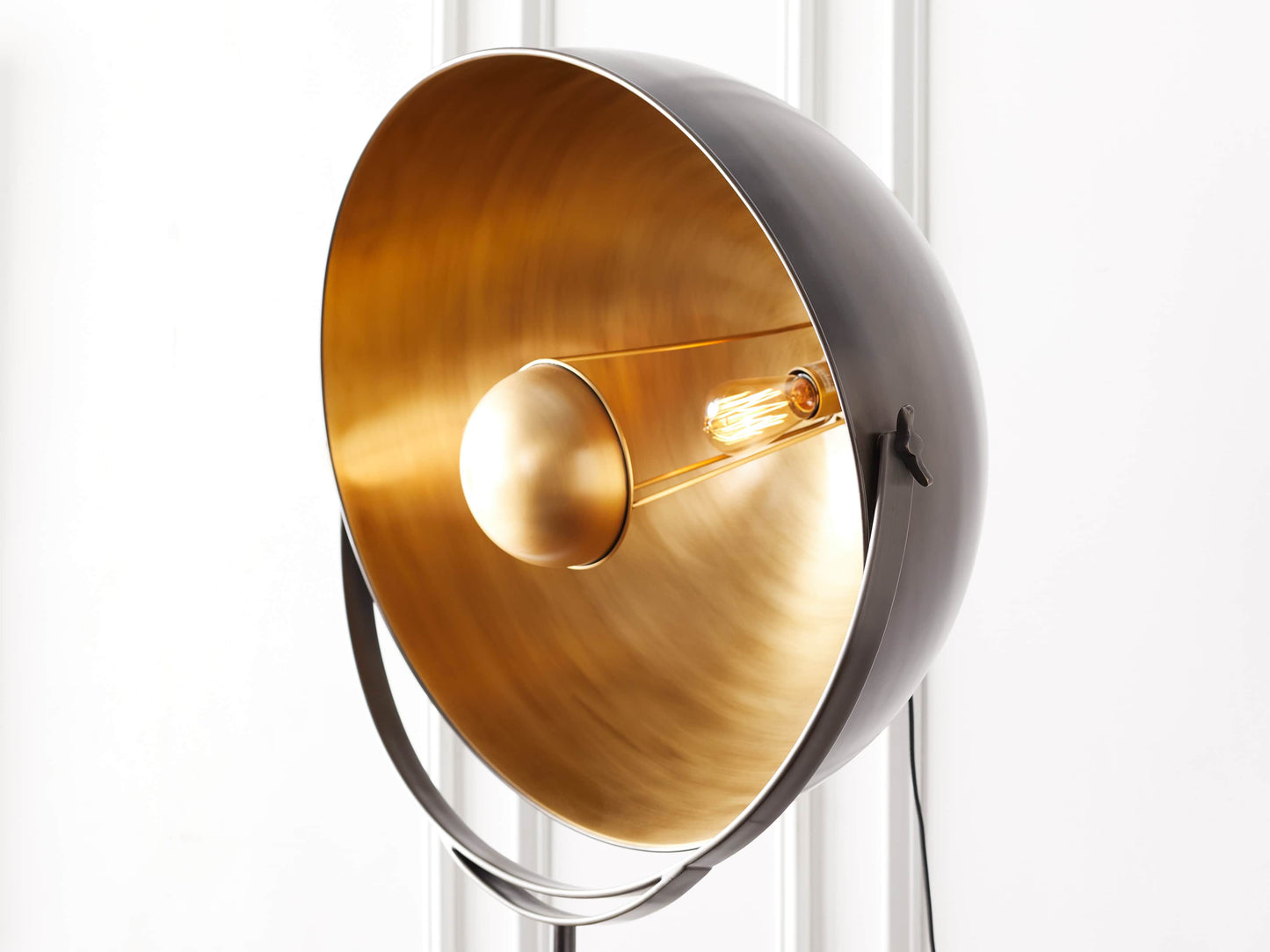 Retro Tripod Floor Lamp