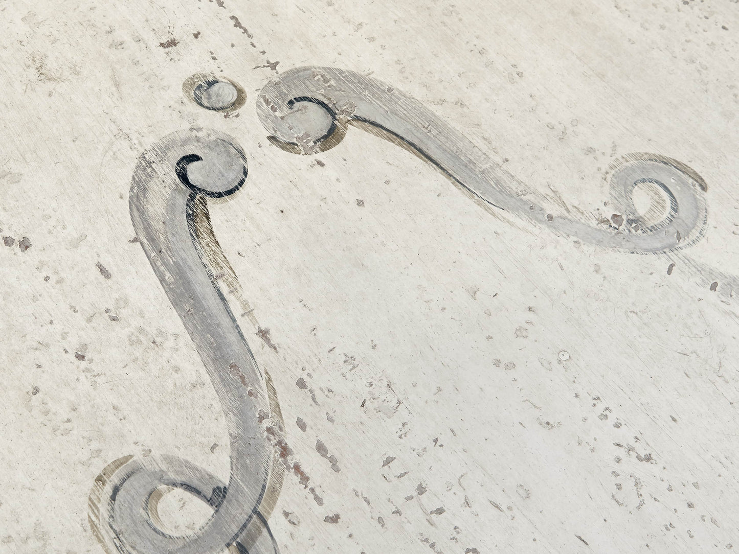 Biancca Center Scroll Bell’Arte Dining Table