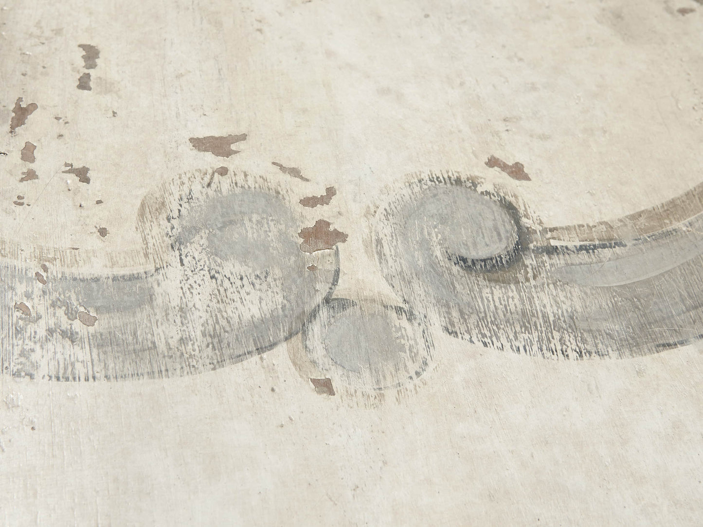 Biancca Center Scroll Bell’Arte Round Dining Table