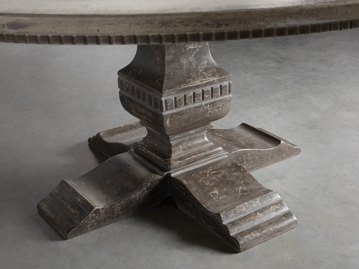 Cerea Ribbon Bell'Arte Round Dining Table