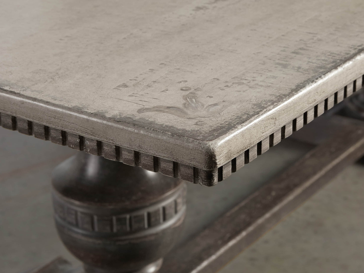 Florence Center Floral Bell’Arte Dining Table